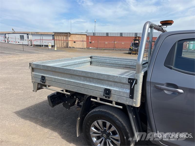 Mazda BT-50 Outro