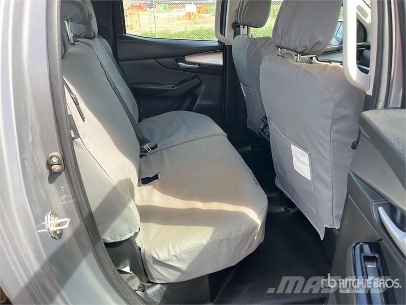 Mazda BT-50 Outro