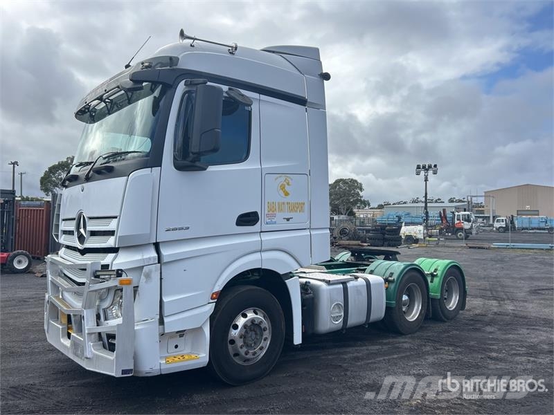 Mercedes-Benz 2653 6x4 T/A Sleeper Truck Tractor Nyergesvontatók