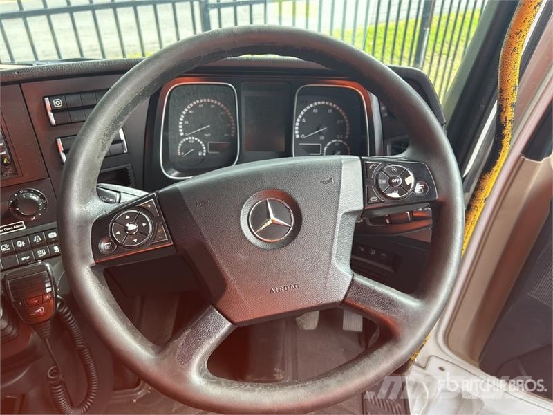 Mercedes-Benz 2653 6x4 T/A Sleeper Truck Tractor Nyergesvontatók