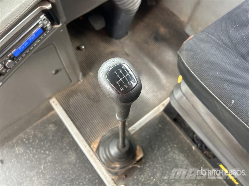Mercedes-Benz OH1725 4x2 57-Seat School Bus Minibusse