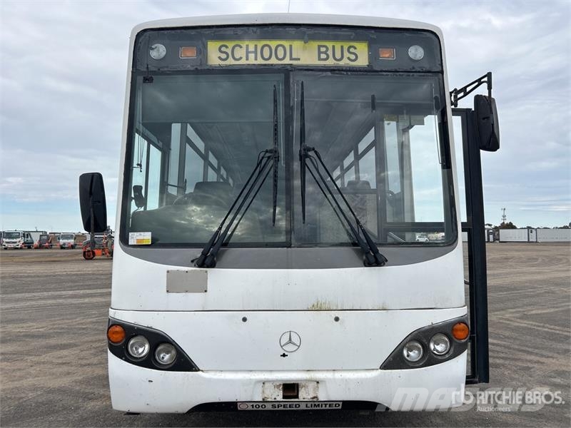 Mercedes-Benz OH1725 4x2 57-Seat School Bus Minibusse