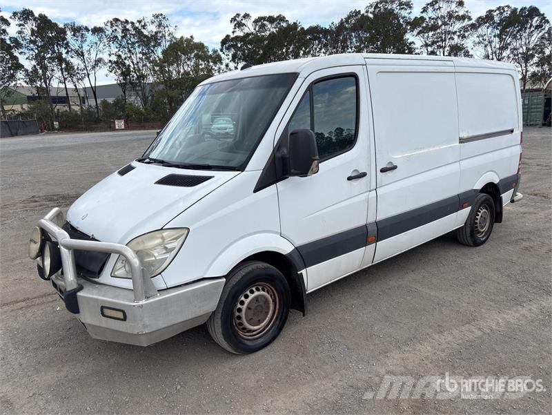 Mercedes-Benz Sprinter 4x2 Van Truck Tovornjaki zabojniki