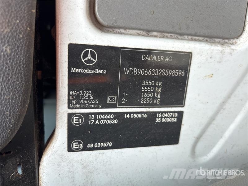 Mercedes-Benz Sprinter 4x2 Van Truck Tovornjaki zabojniki