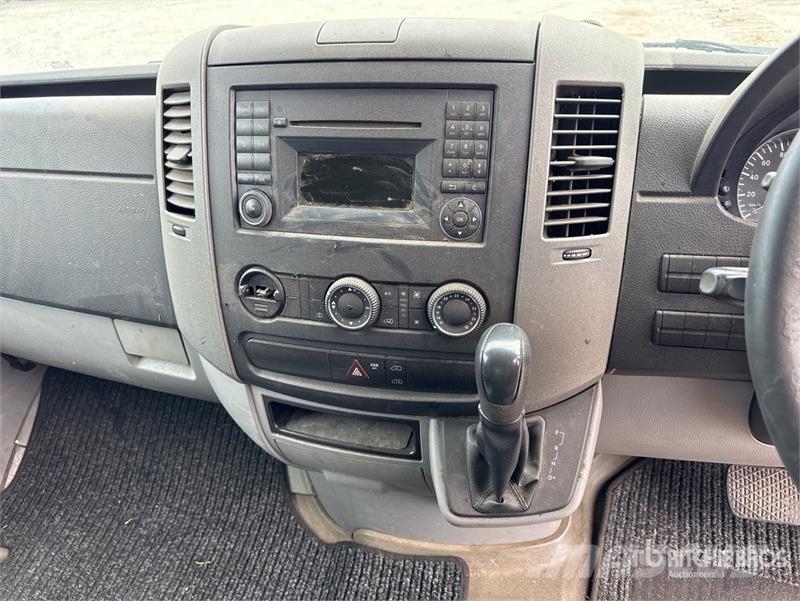 Mercedes-Benz Sprinter 4x2 Van Truck Tovornjaki zabojniki