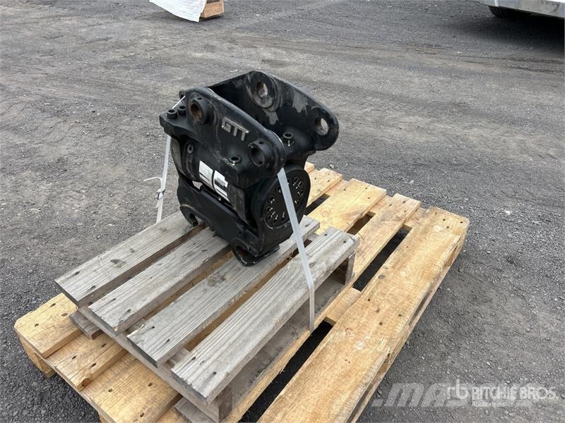 Miller DX27 GTT Hydraulic Tilting Excavator Coupler (Unus Quick connectors