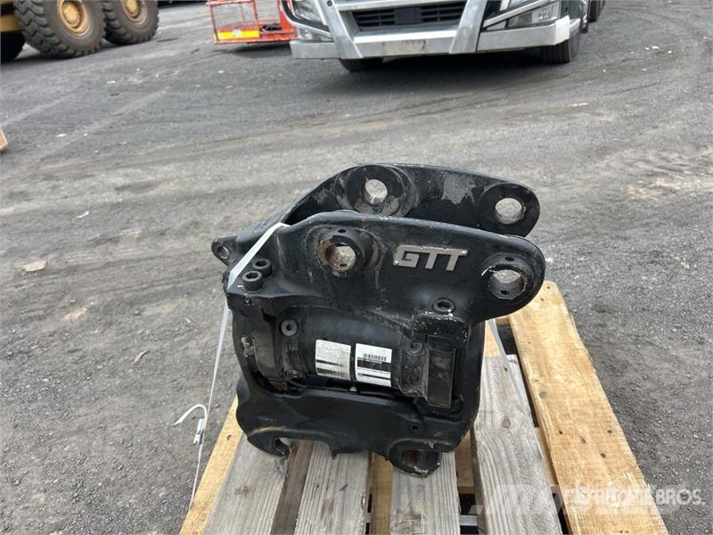 Miller DX27 GTT Hydraulic Tilting Excavator Coupler (Unus Quick connectors