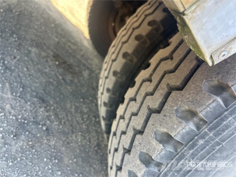 Mitsubishi FM515 4x2 Crew Cab Livestock Truck Citi
