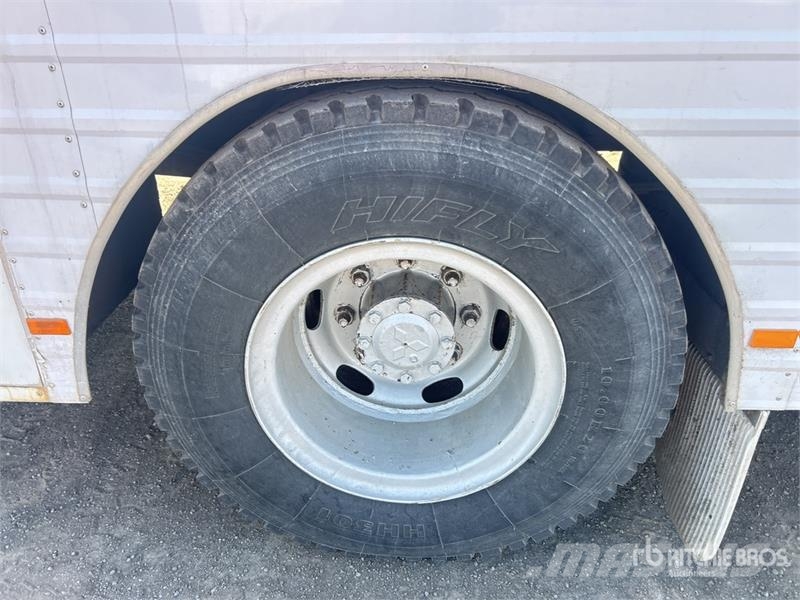 Mitsubishi FM515 4x2 Crew Cab Livestock Truck Citi