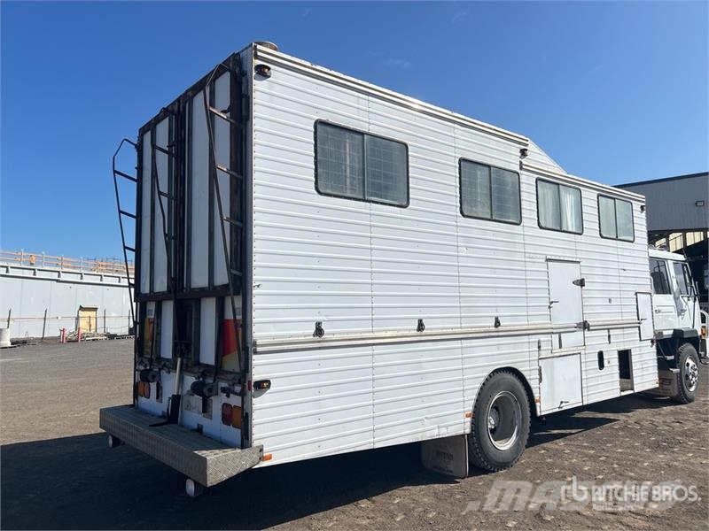 Mitsubishi FM515 4x2 Crew Cab Livestock Truck Citi