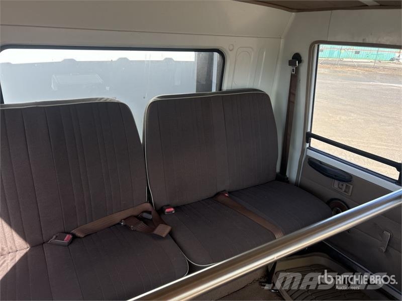 Mitsubishi FM515 4x2 Crew Cab Livestock Truck Citi