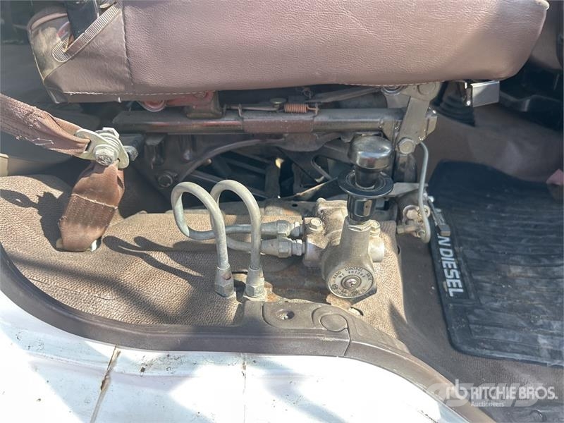 Mitsubishi FM515 4x2 Crew Cab Livestock Truck Citi