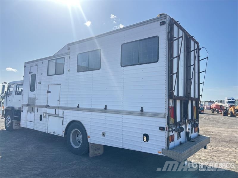 Mitsubishi FM515 4x2 Crew Cab Livestock Truck Citi