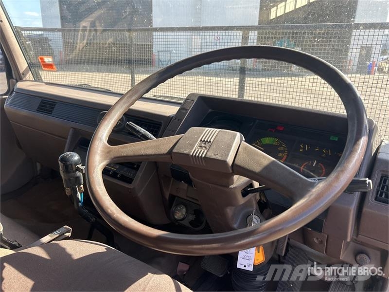 Mitsubishi FM515 4x2 Crew Cab Livestock Truck Citi