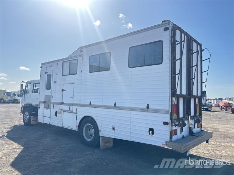 Mitsubishi FM515 4x2 Crew Cab Livestock Truck Citi