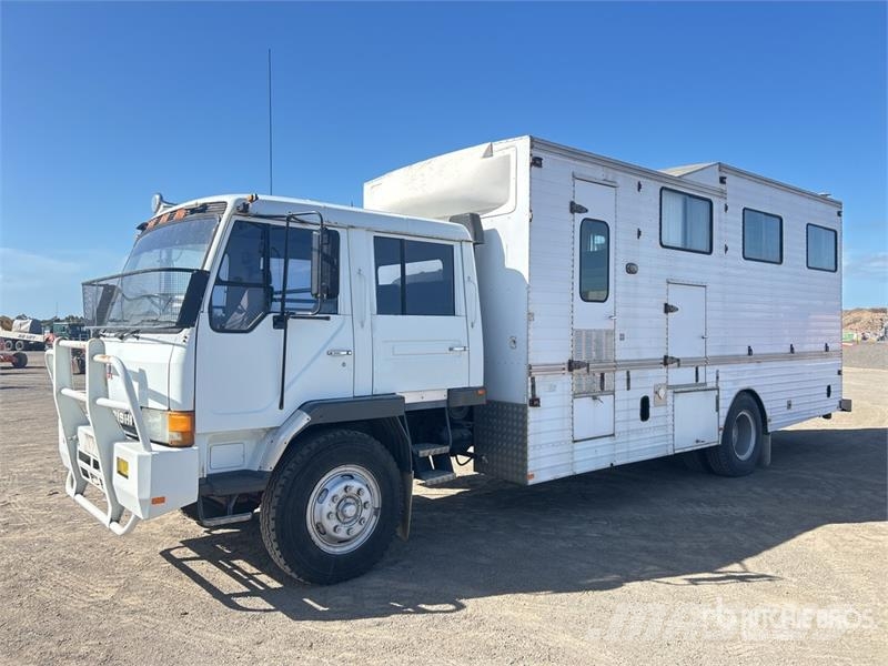Mitsubishi FM515 4x2 Crew Cab Livestock Truck Citi