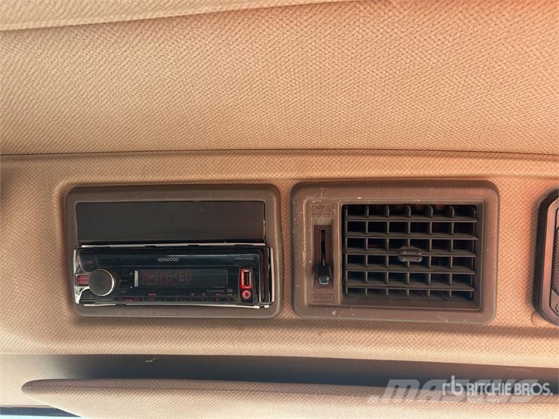 Mitsubishi FM515 4x2 Crew Cab Livestock Truck Citi