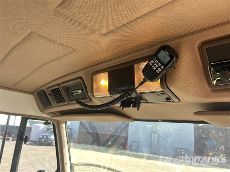 Mitsubishi FM515 4x2 Crew Cab Livestock Truck Citi