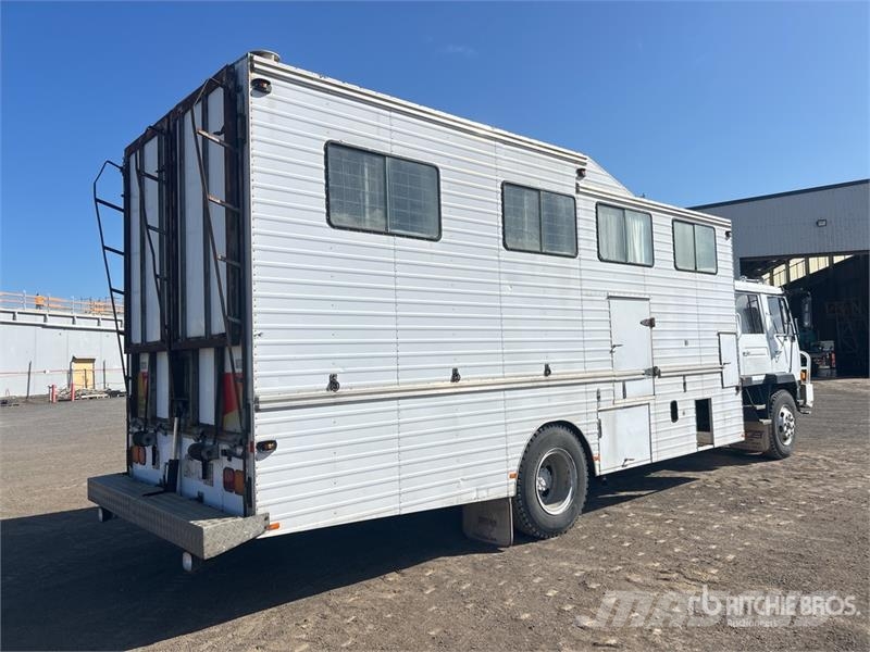 Mitsubishi FM515 4x2 Crew Cab Livestock Truck Citi