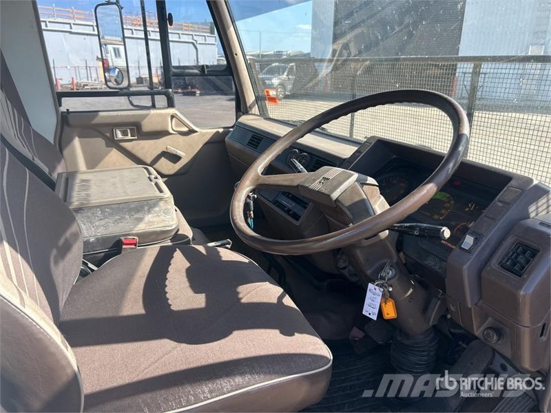 Mitsubishi FM515 4x2 Crew Cab Livestock Truck Citi