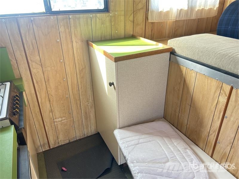 Mitsubishi FM515 4x2 Crew Cab Livestock Truck Citi