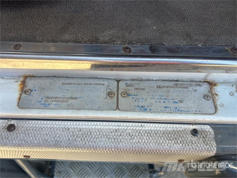 Mitsubishi FM515 4x2 Crew Cab Livestock Truck Citi
