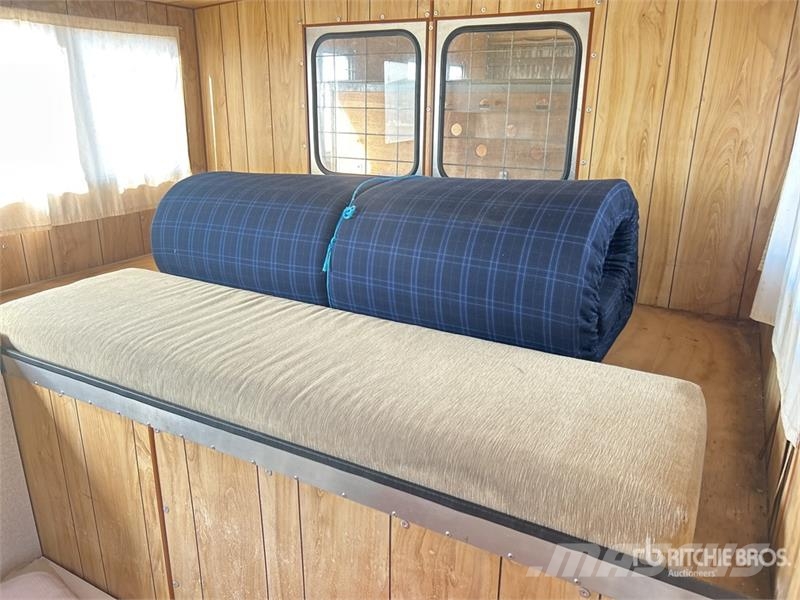 Mitsubishi FM515 4x2 Crew Cab Livestock Truck Citi