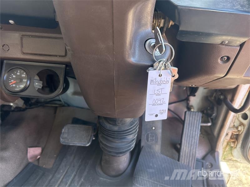 Mitsubishi FM515 4x2 Crew Cab Livestock Truck Citi