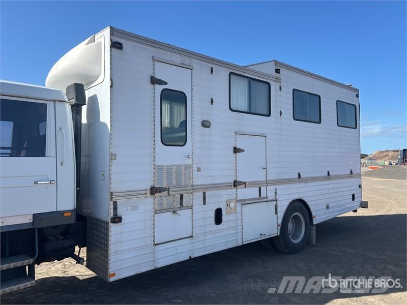 Mitsubishi FM515 4x2 Crew Cab Livestock Truck Citi