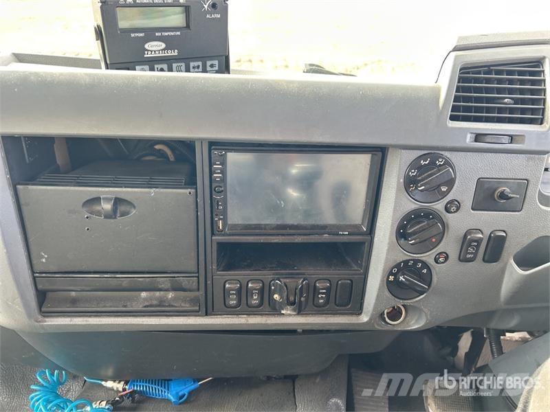 Mitsubishi FN600 6x2 Refrigerated Truck شاحنات بدرجة حرارة قابلة للضبط