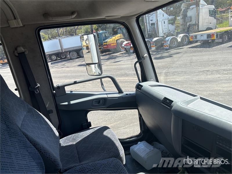 Mitsubishi FN600 6x2 Refrigerated Truck Temperature controlled trucks