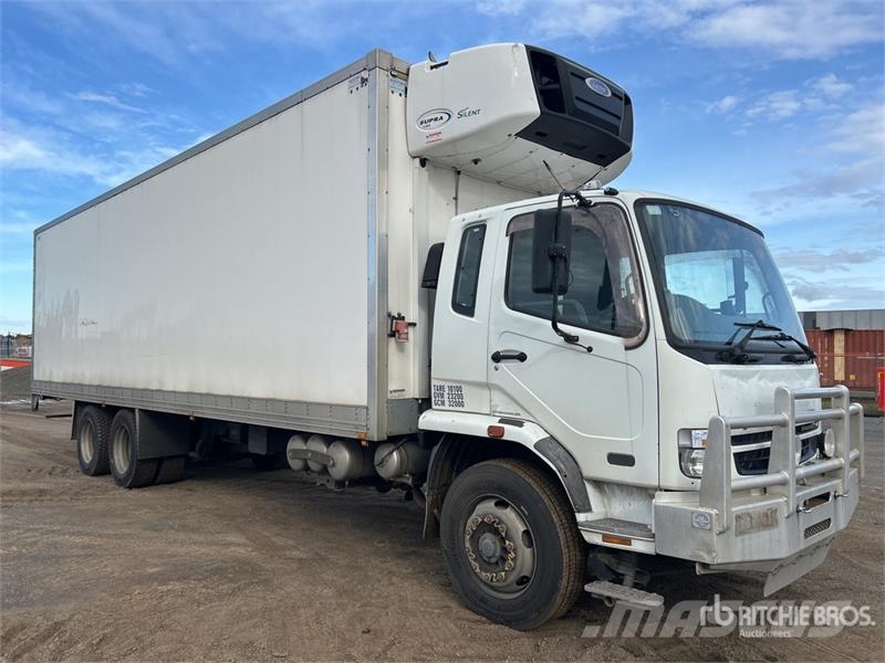 Mitsubishi FN600 6x2 Refrigerated Truck شاحنات بدرجة حرارة قابلة للضبط