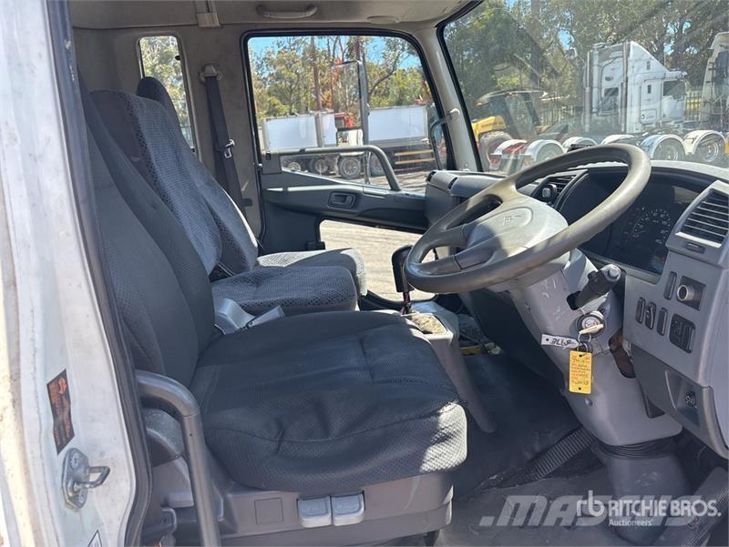 Mitsubishi FN600 6x2 Refrigerated Truck Temperature controlled trucks