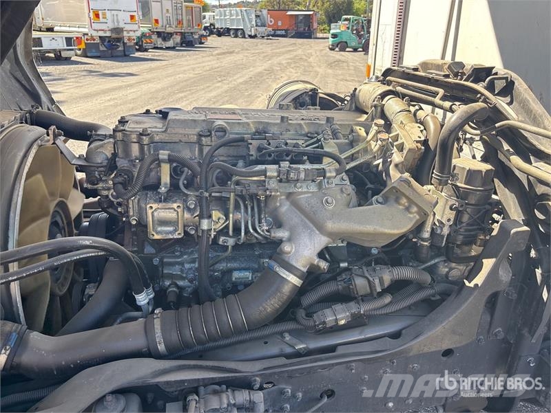 Mitsubishi FN600 6x2 Refrigerated Truck Temperature controlled trucks