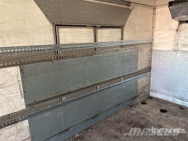 Mitsubishi FN600 6x2 Refrigerated Truck Temperature controlled trucks