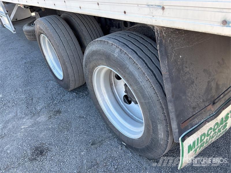 Mitsubishi FN600 6x2 Refrigerated Truck Temperature controlled trucks