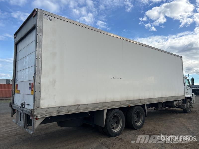 Mitsubishi FN600 6x2 Refrigerated Truck شاحنات بدرجة حرارة قابلة للضبط