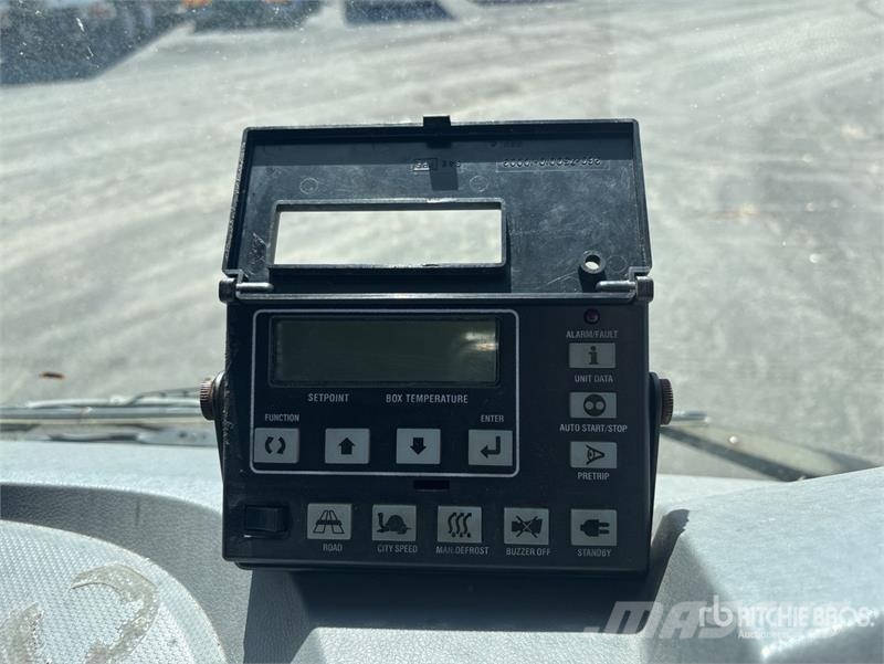 Mitsubishi FN600 6x2 Refrigerated Truck Temperature controlled trucks