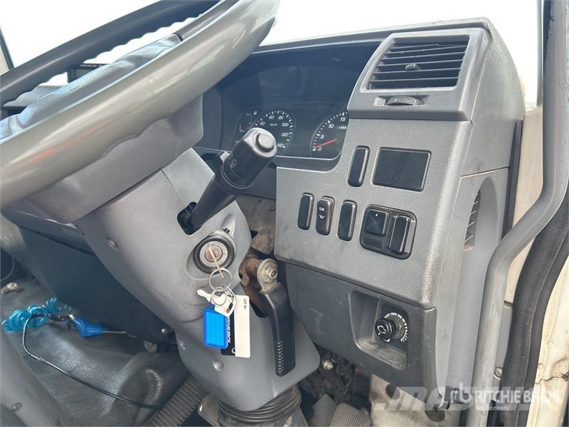 Mitsubishi FN600 6x2 Refrigerated Truck شاحنات بدرجة حرارة قابلة للضبط