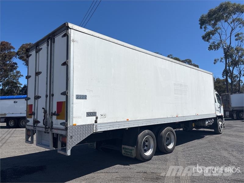 Mitsubishi FN600 6x2 Refrigerated Truck Temperature controlled trucks