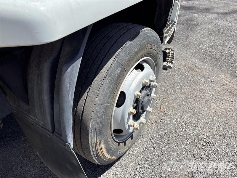 Mitsubishi FN600 6x2 Refrigerated Truck Temperature controlled trucks
