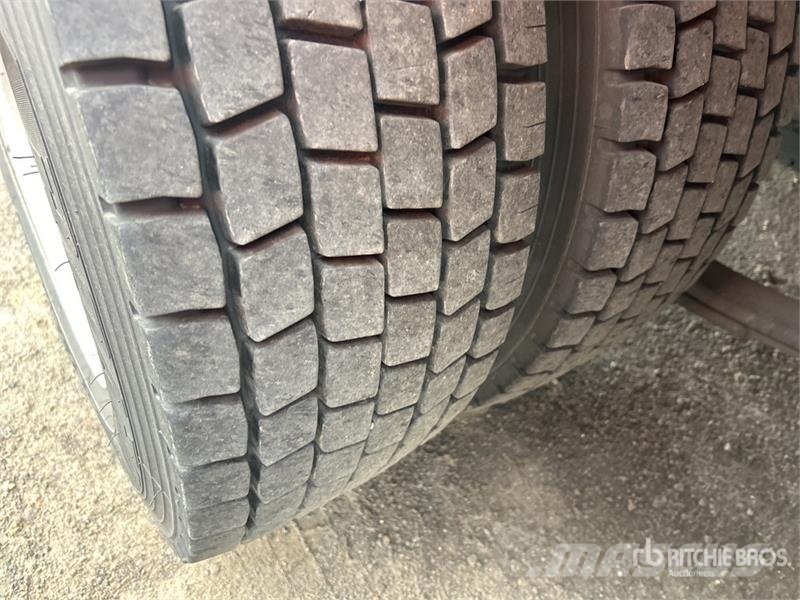 Mitsubishi FN600 6x2 Refrigerated Truck شاحنات بدرجة حرارة قابلة للضبط