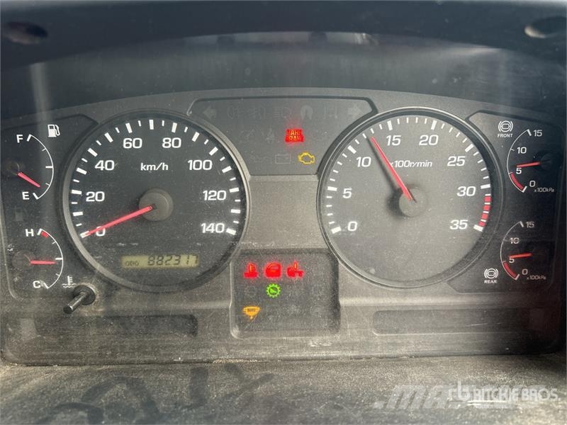 Mitsubishi FN600 6x2 Refrigerated Truck شاحنات بدرجة حرارة قابلة للضبط