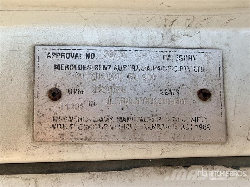 Mitsubishi FN600 6x2 Refrigerated Truck Temperature controlled trucks