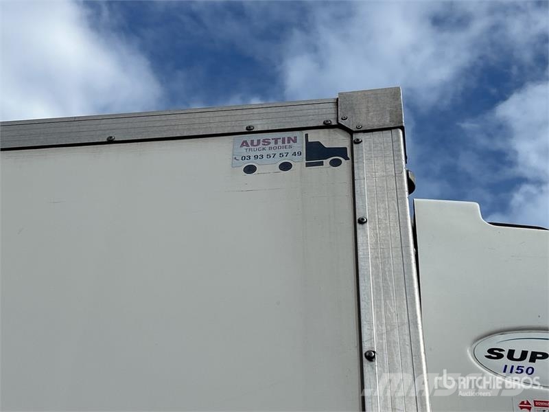 Mitsubishi FN600 6x2 Refrigerated Truck شاحنات بدرجة حرارة قابلة للضبط