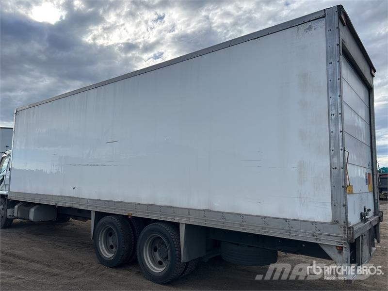 Mitsubishi FN600 6x2 Refrigerated Truck شاحنات بدرجة حرارة قابلة للضبط