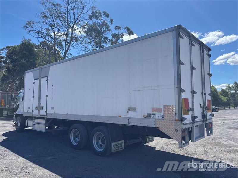Mitsubishi FN600 6x2 Refrigerated Truck Temperature controlled trucks