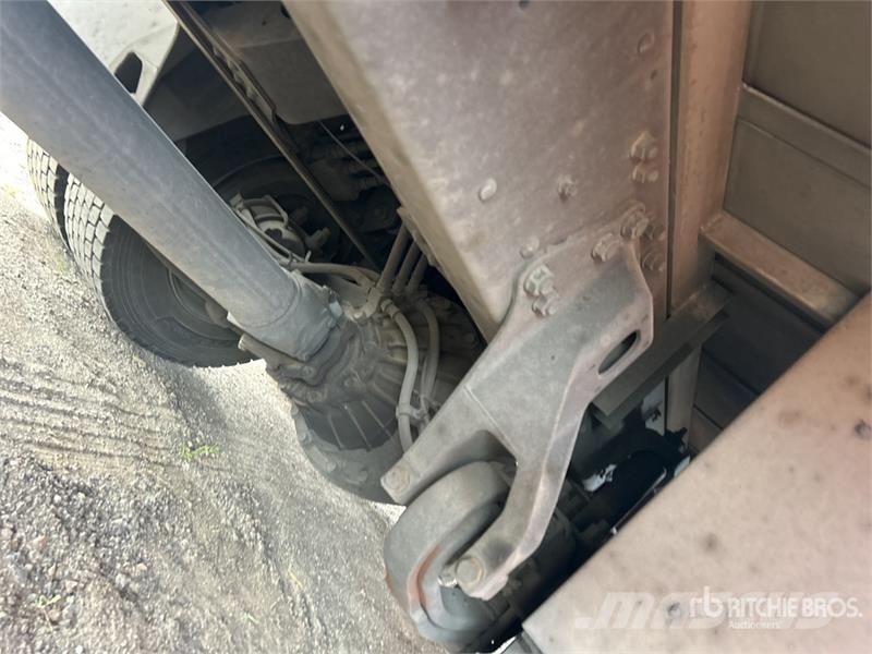 Mitsubishi FN600 6x2 Refrigerated Truck شاحنات بدرجة حرارة قابلة للضبط
