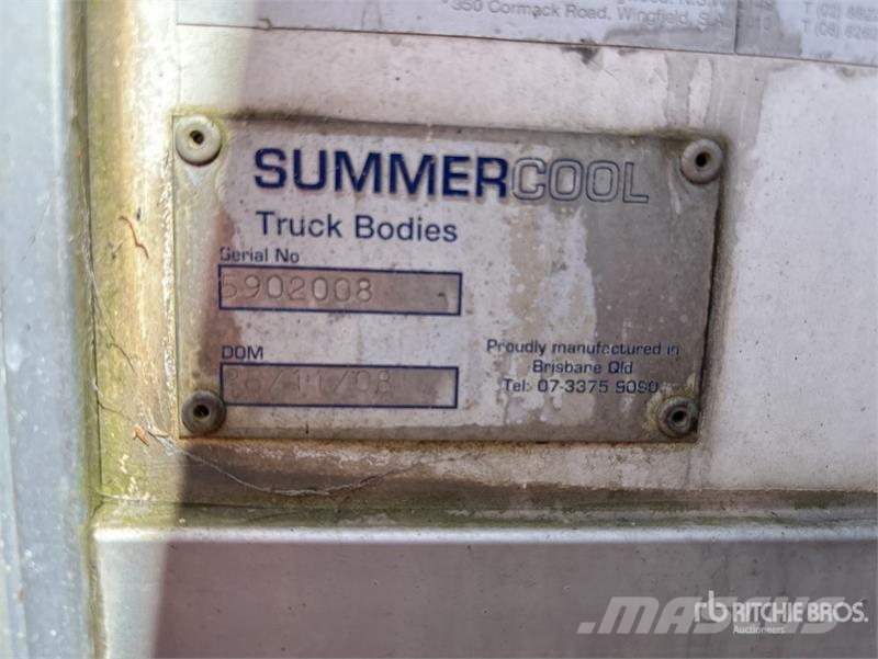 Mitsubishi FN600 6x2 Refrigerated Truck Temperature controlled trucks