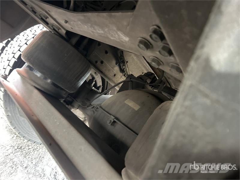 Mitsubishi FN600 6x2 Refrigerated Truck شاحنات بدرجة حرارة قابلة للضبط